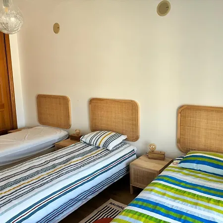 Atlantic Lodge, 1ª Linha De Praia! Апартаменты *